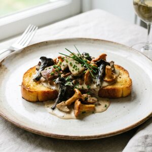 Champignons sauvages sur toast brioche